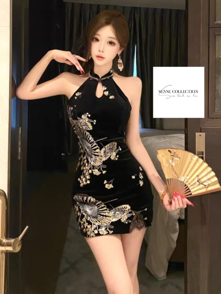 *Pre Order*黑色挂脖露背复古国风亮片刺绣旗袍 SCPO14